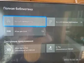 Xbox one с аккаунтом,в комплекте два джойстика,гарнитура,съёмный накопитель на 2тб и куча игр (боле